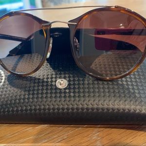 Gorgeous round double bridge iconic Ray bans